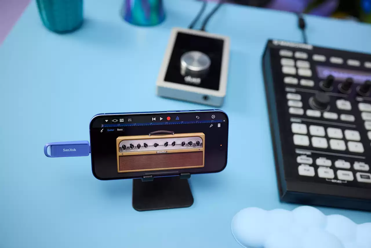 sd-usb-type-c-phone-drive-maritime-blue-featured2- Zoom Image